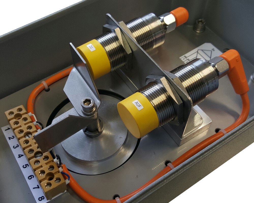 24 V DC Rückmeldeeinheit mit IFM-Sensoren für Armaturen-Automation